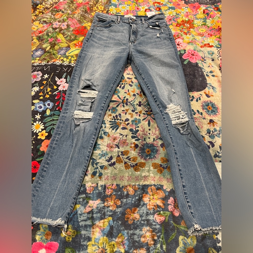 Abercrombie & Fitch Super Skinny High Rise Distressed Jeans - Picture 8 of 15